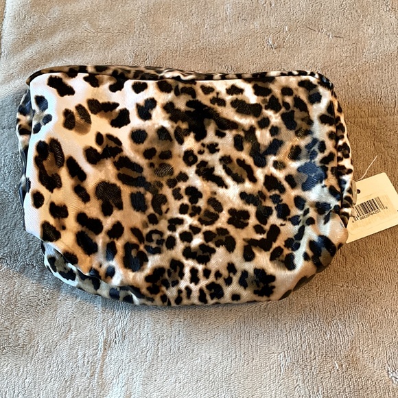 Ulta Beauty Handbags - 5/$20 — NEW Ulta Beauty Leopard Print Makeup Bag